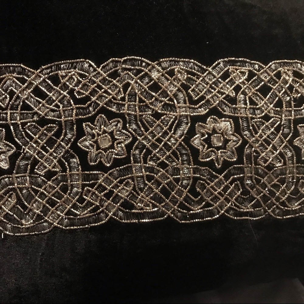 Throw pillows - Picture 2 of 2